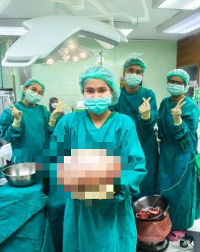 Người phụ nữ bụng to như mang bầu, đi khám, bác sĩ phát hiện "bí mật" đáng sợ - Ảnh 1.