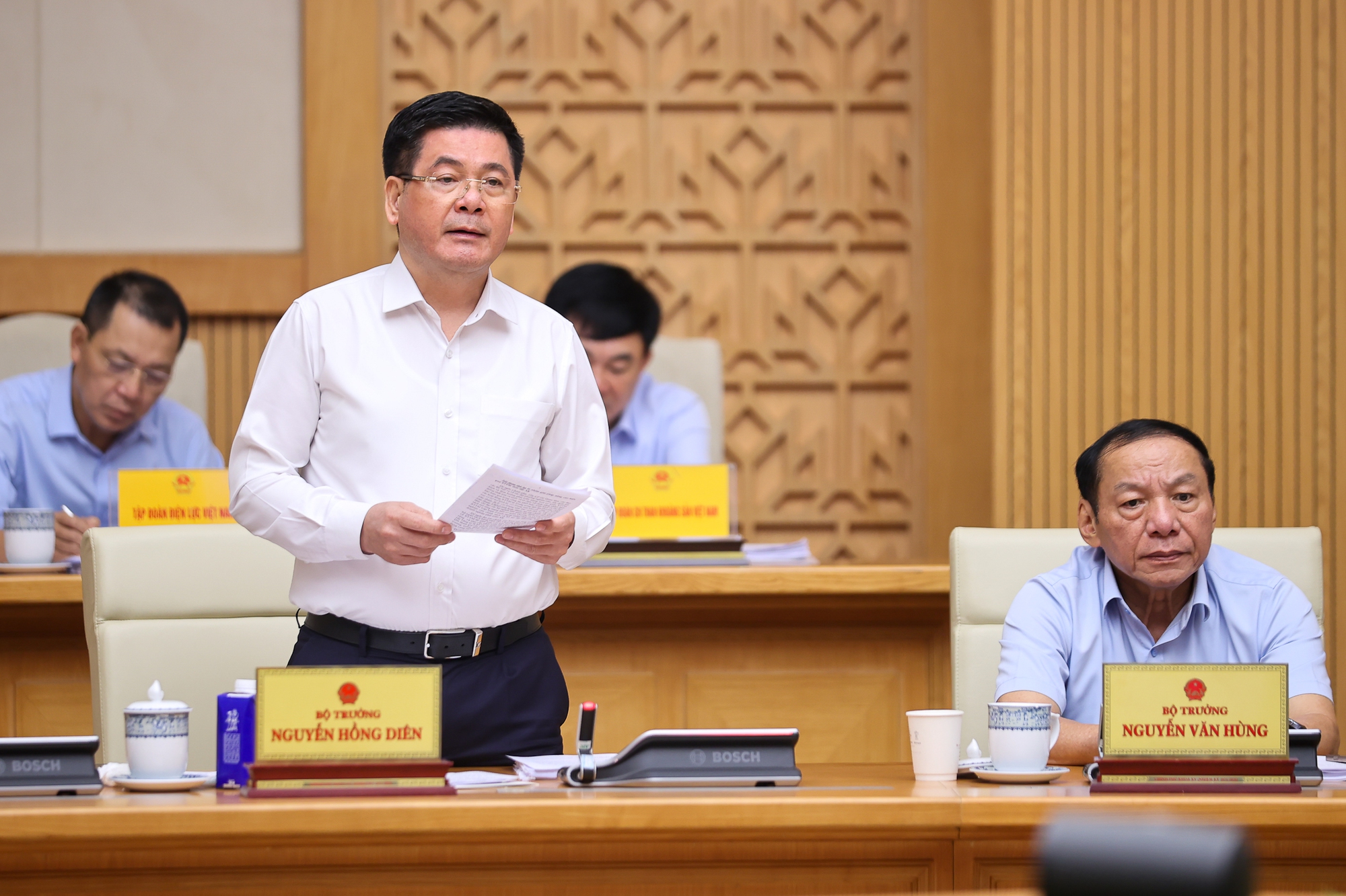 Bộ Công Thương trình phương án ứng phó thuế quan Mỹ ngay trong ngày mai (8/8) - Ảnh 1.