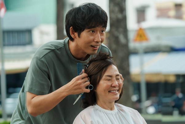 "Mang mẹ đi bỏ" cán mốc 100 tỷ đồng sau 6 ngày khởi chiếu - Ảnh 2.