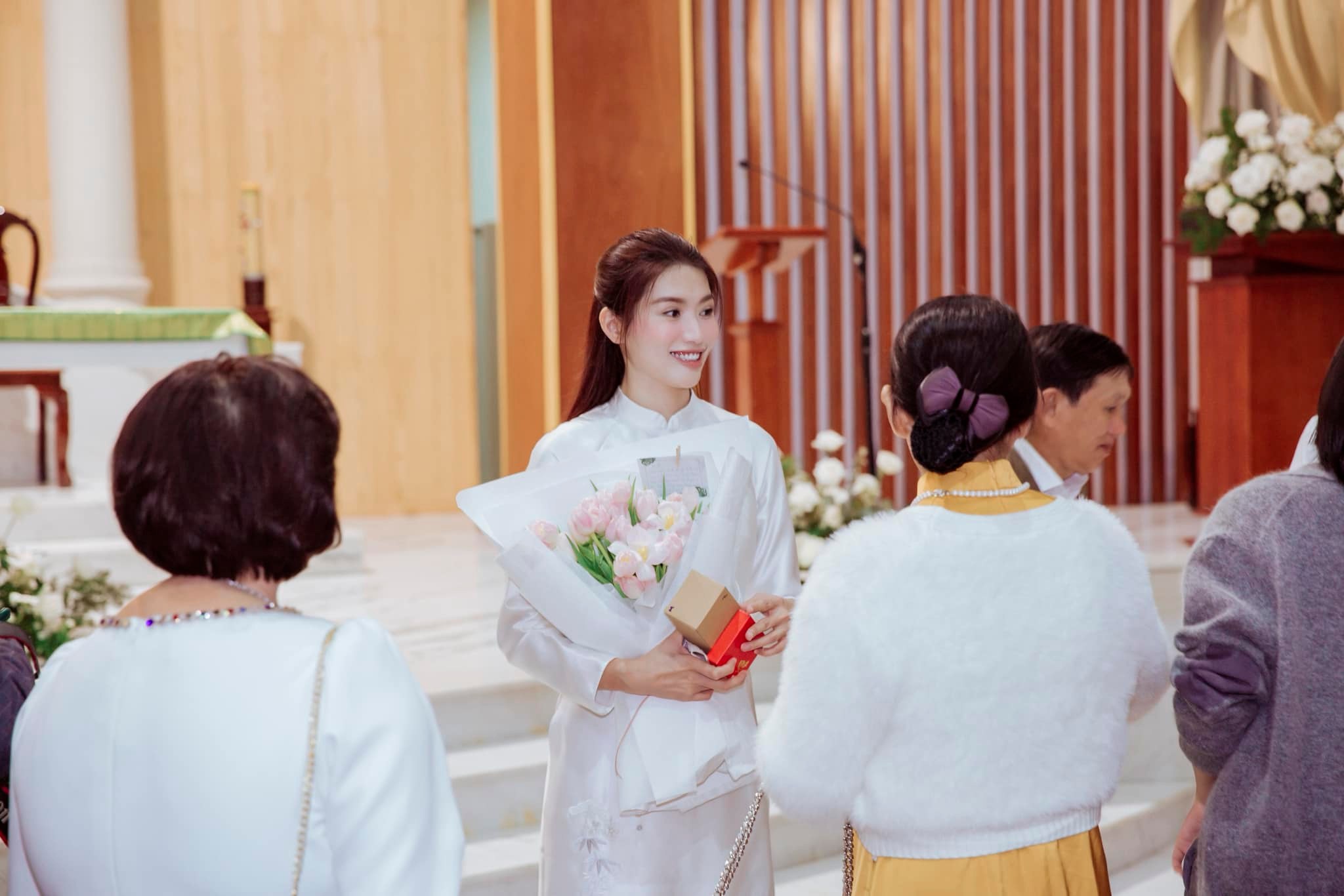 Á hậu Quỳnh Châu khiến nhiều người hâm mộ "chấm hóng" ngày trọng đại?- Ảnh 3.
