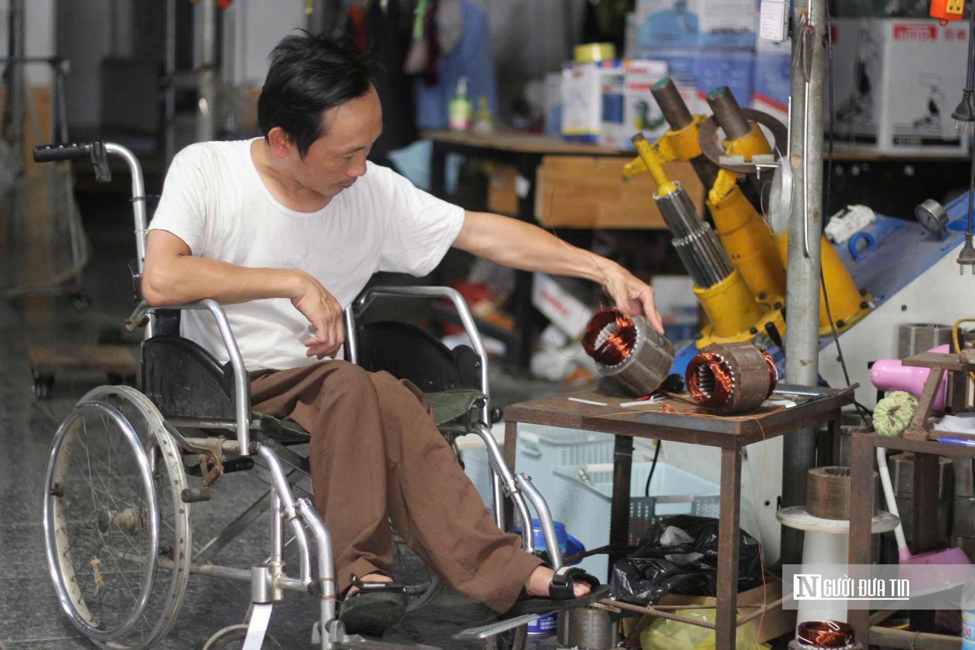 “Gác” lại nỗi đau da cam, người đàn ông vượt lên số phận trở thành chủ xưởng cơ khí - Ảnh 1.