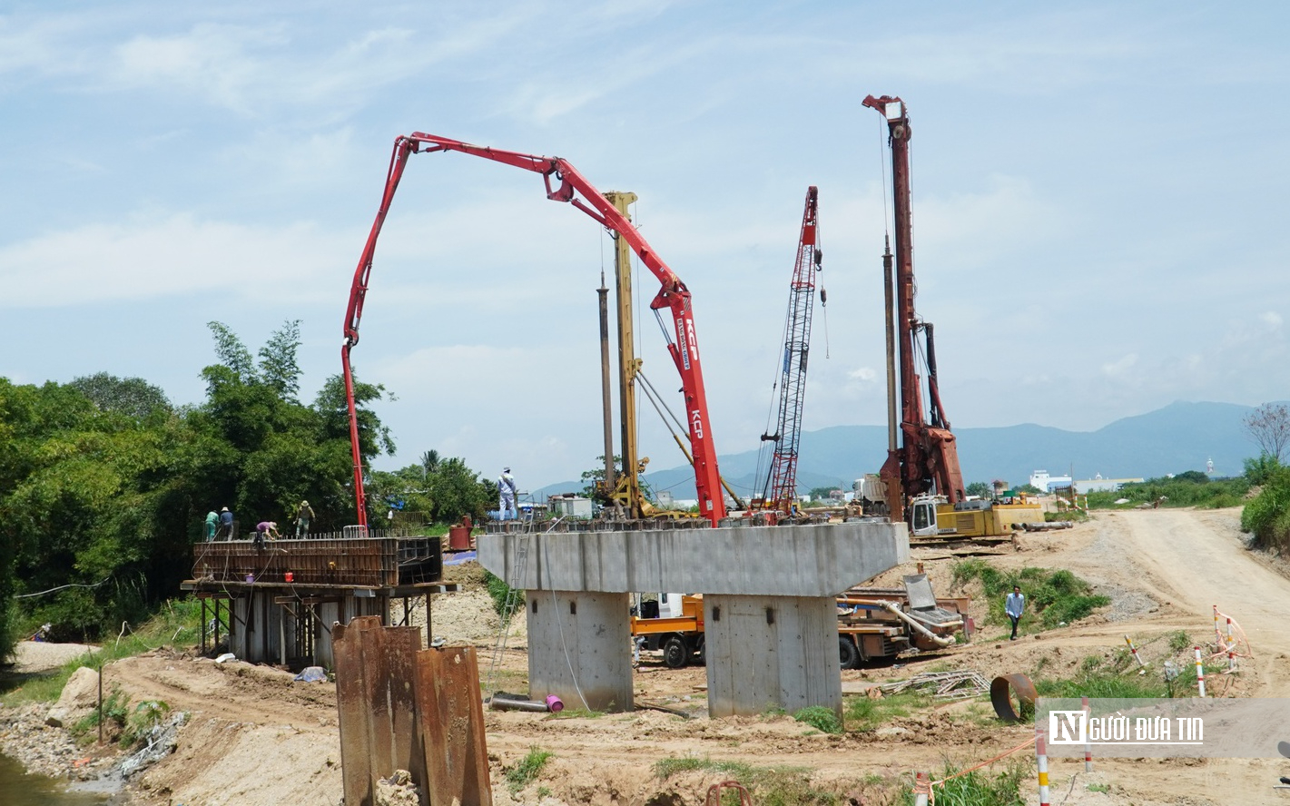 Hối hả hoàn thiện, sẵn sàng thông tuyến đoạn 10km cao tốc Quảng Ngãi - Hoài Nhơn- Ảnh 3.