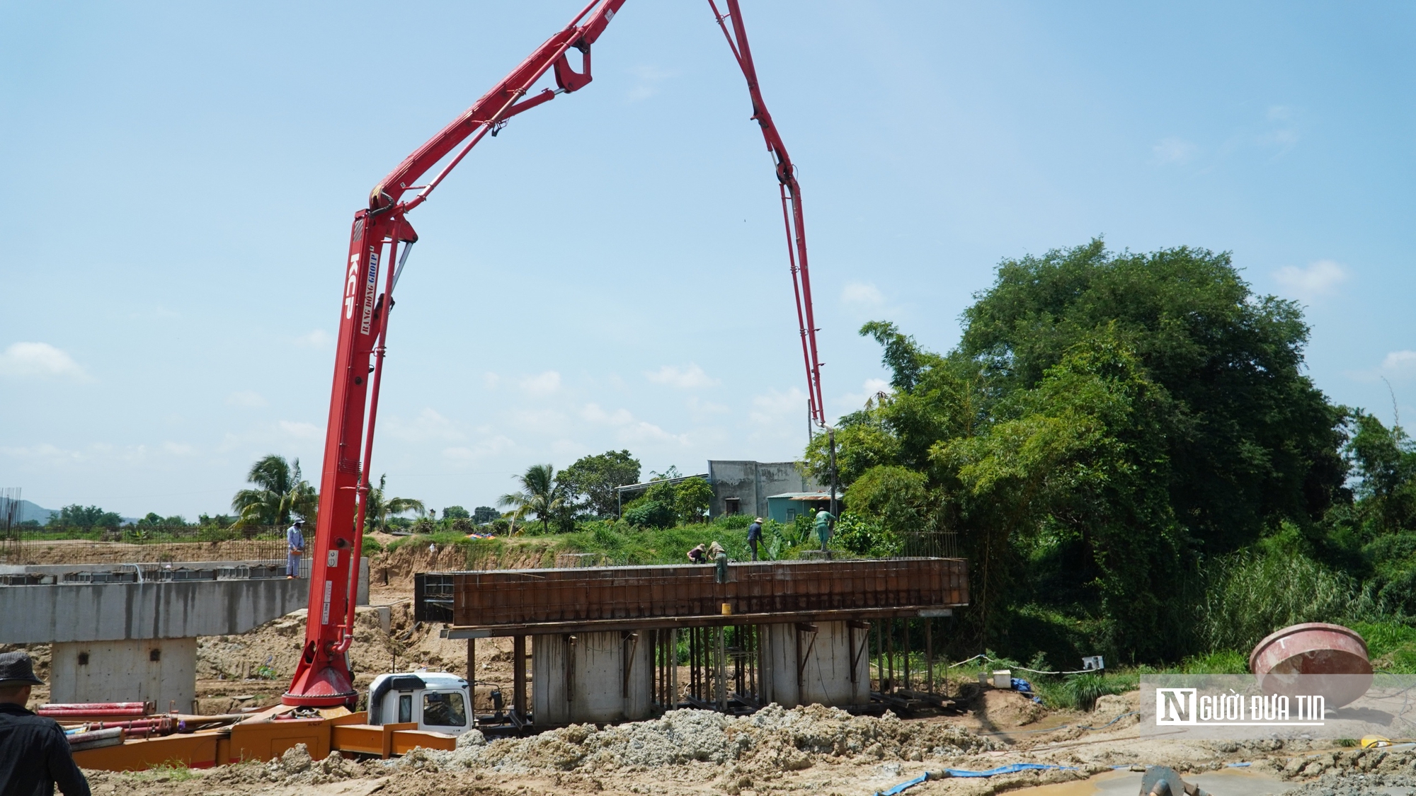 Cận cảnh công trường thi công tuyến đường hàng trăm tỷ nối Quốc lộ 1 với cao tốc Bắc - Nam- Ảnh 2.