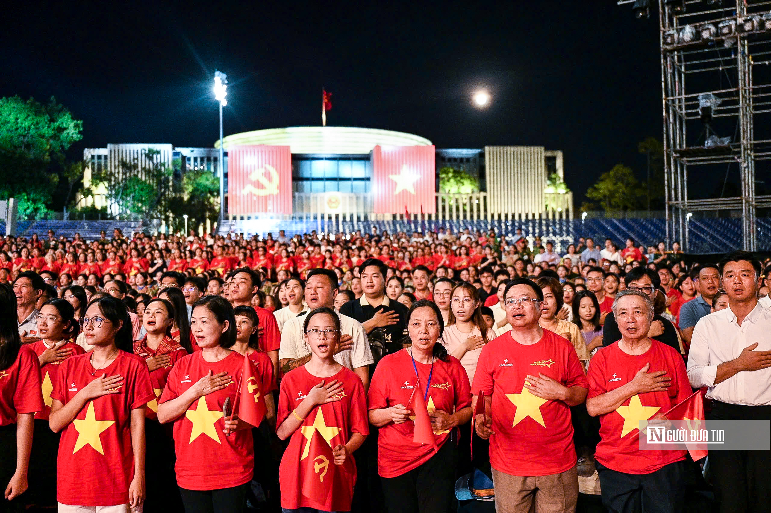 Tổng Bí thư Tô Lâm dự chương trình chính luận nghệ thuật "Dưới cờ vinh quang" - Ảnh 5.