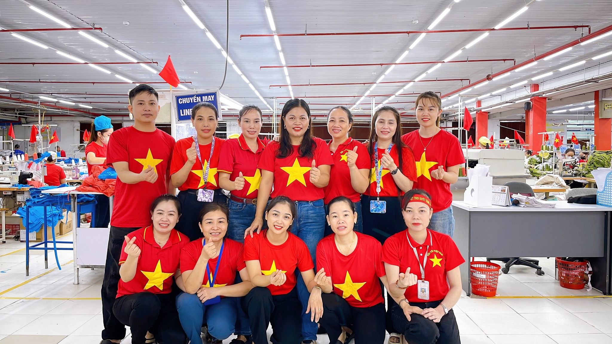 Công nhân Nghệ An “nhuộm đỏ” nhà xưởng bằng cờ Tổ quốc mừng 80 năm ngày Quốc khánh 2/9- Ảnh 13. Công nhân Nghệ An “nhuộm đỏ” nhà xưởng bằng cờ Tổ quốc mừng 80 năm ngày Quốc khánh 2/9- Ảnh 13.