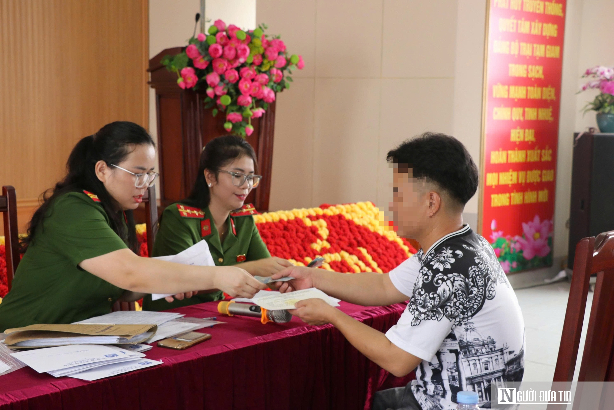 Chàng sinh viên lỡ “nhúng chàm” vỡ oà cảm xúc ngày được đặc xá dịp Quốc khánh 2/9- Ảnh 3. Chàng sinh viên lỡ “nhúng chàm” vỡ oà cảm xúc ngày được đặc xá dịp Quốc khánh 2/9- Ảnh 3.