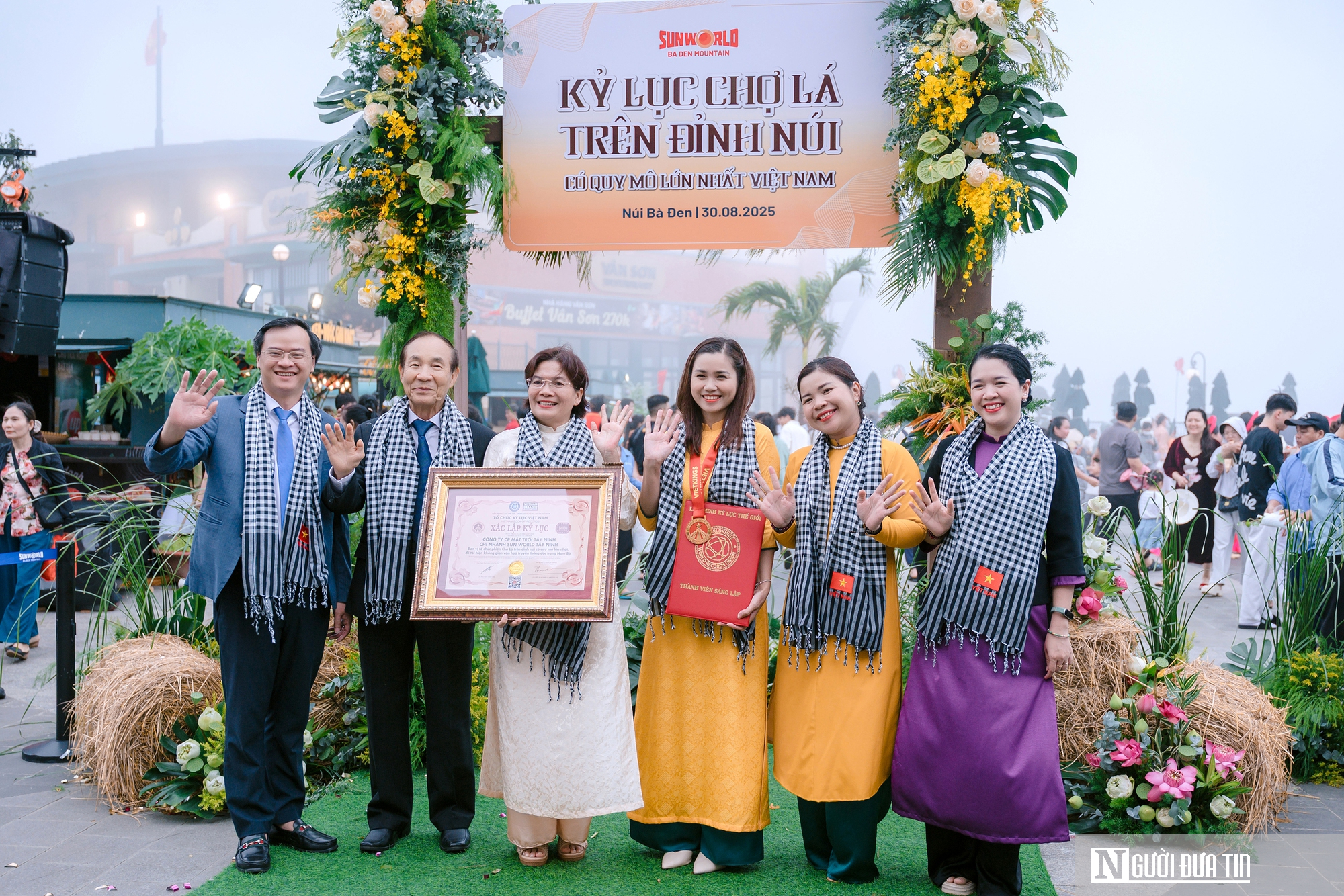 Nghìn du khách “lạc lối” ở ngôi chợ độc nhất vô nhị tại Tây Ninh- Ảnh 2. Nghìn du khách “lạc lối” ở ngôi chợ độc nhất vô nhị tại Tây Ninh- Ảnh 2.