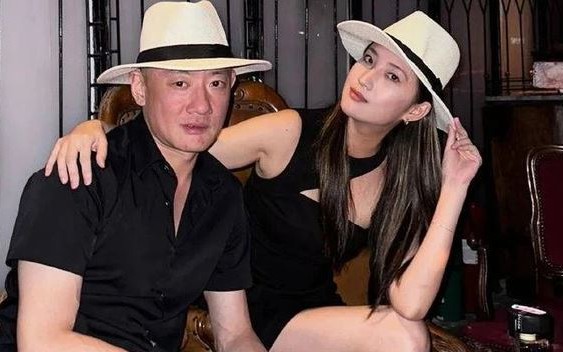 Gi&agrave;u c&oacute; trong chớp mắt, bi kịch cả đời: Ch&acirc;n dung đại gia kiếm 1,5 tỷ/25 ng&agrave;y giờ nhặt r&aacute;c mưu sinh- Ảnh 3.