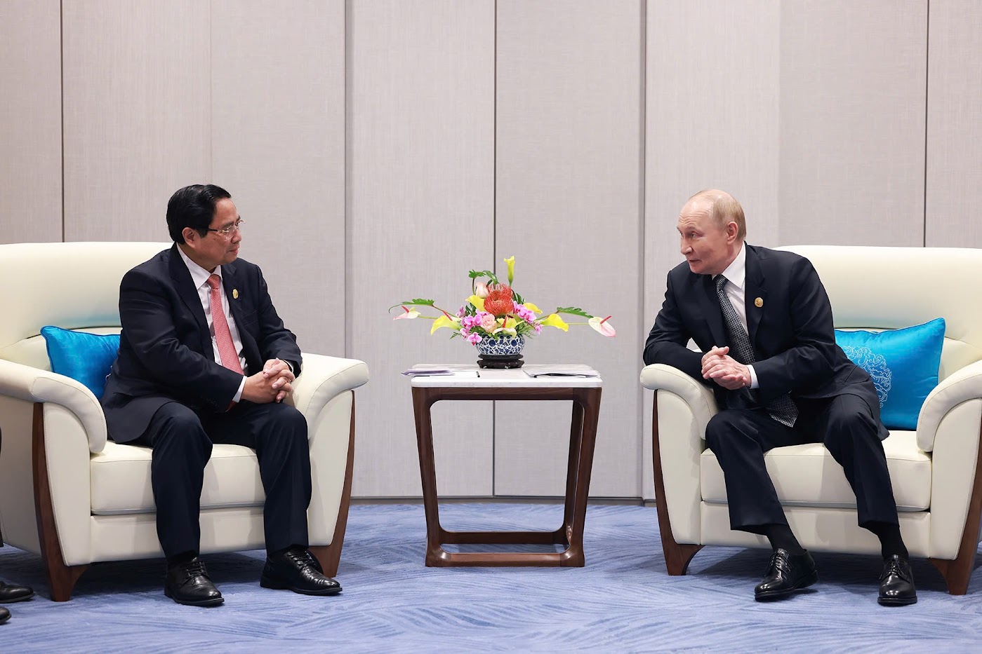 Thủ tướng Phạm Minh Chính gặp gỡ Tổng thống Nga Vladimir Putin- Ảnh 1. Thủ tướng Phạm Minh Chính gặp gỡ Tổng thống Nga Vladimir Putin- Ảnh 1.