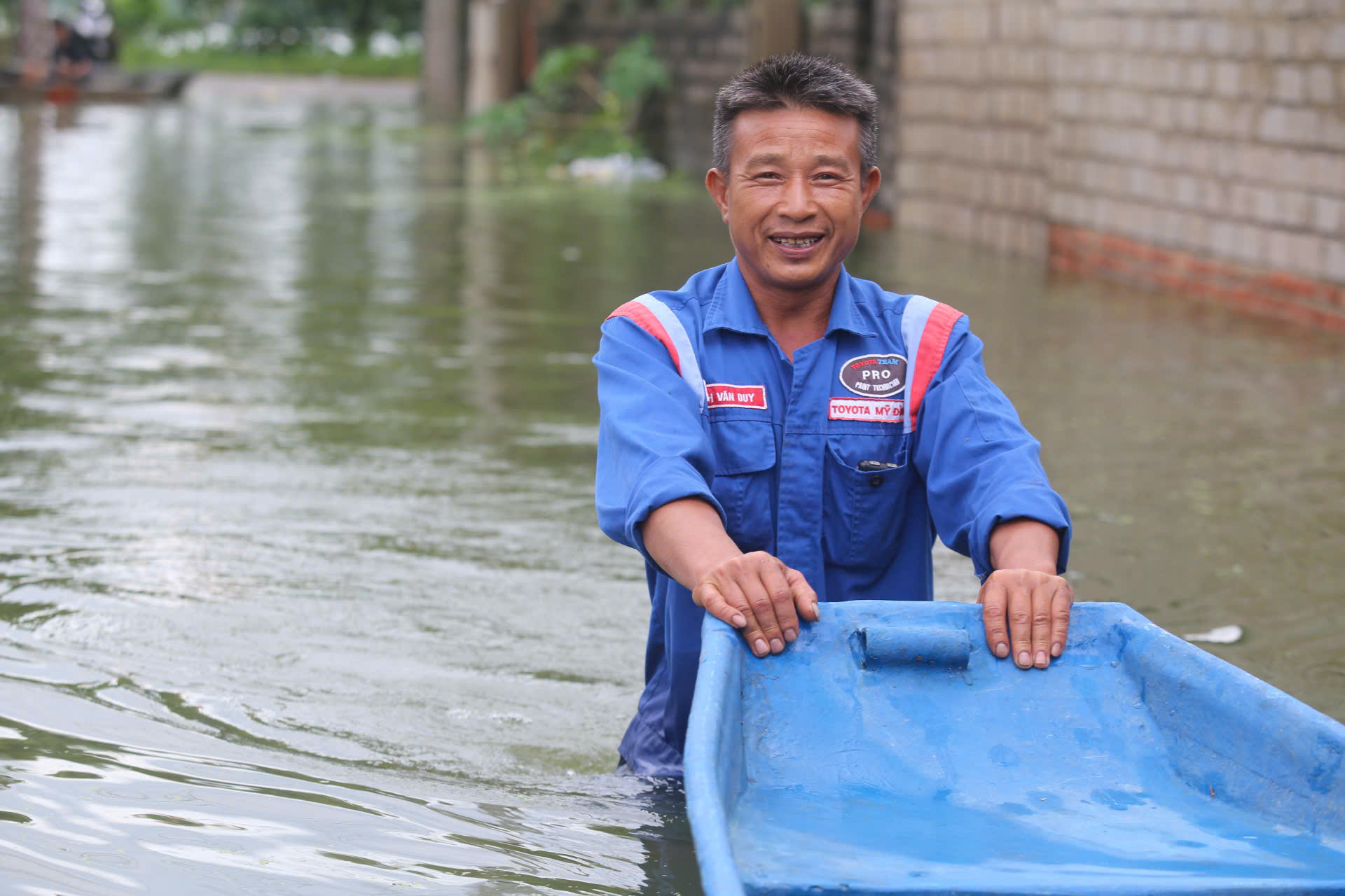 Nước lũ tràn qua đê sông Bùi, nhiều nơi ở ngoại thành Hà Nội ngập sâu- Ảnh 9. Nước lũ tràn qua đê sông Bùi, nhiều nơi ở ngoại thành Hà Nội ngập sâu- Ảnh 9.