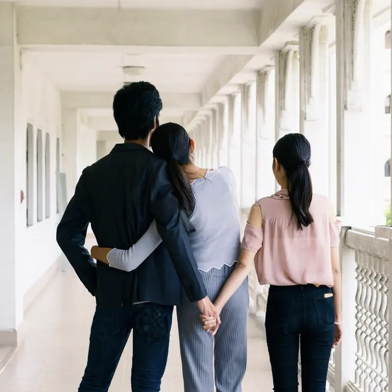 Phát hiện chồng ngoại tình với bạn thân, vợ có hành động gây sốc - Ảnh 2.