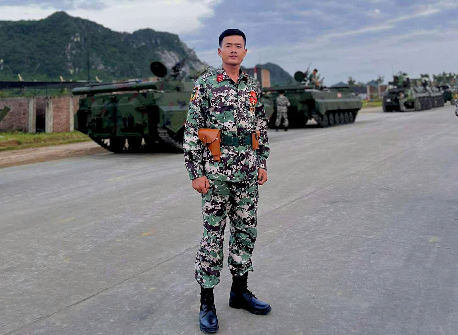 Niềm tự hào của 2 anh em ruột ở Nghệ An tham gia trong đội hình diễu binh A80- Ảnh 4.