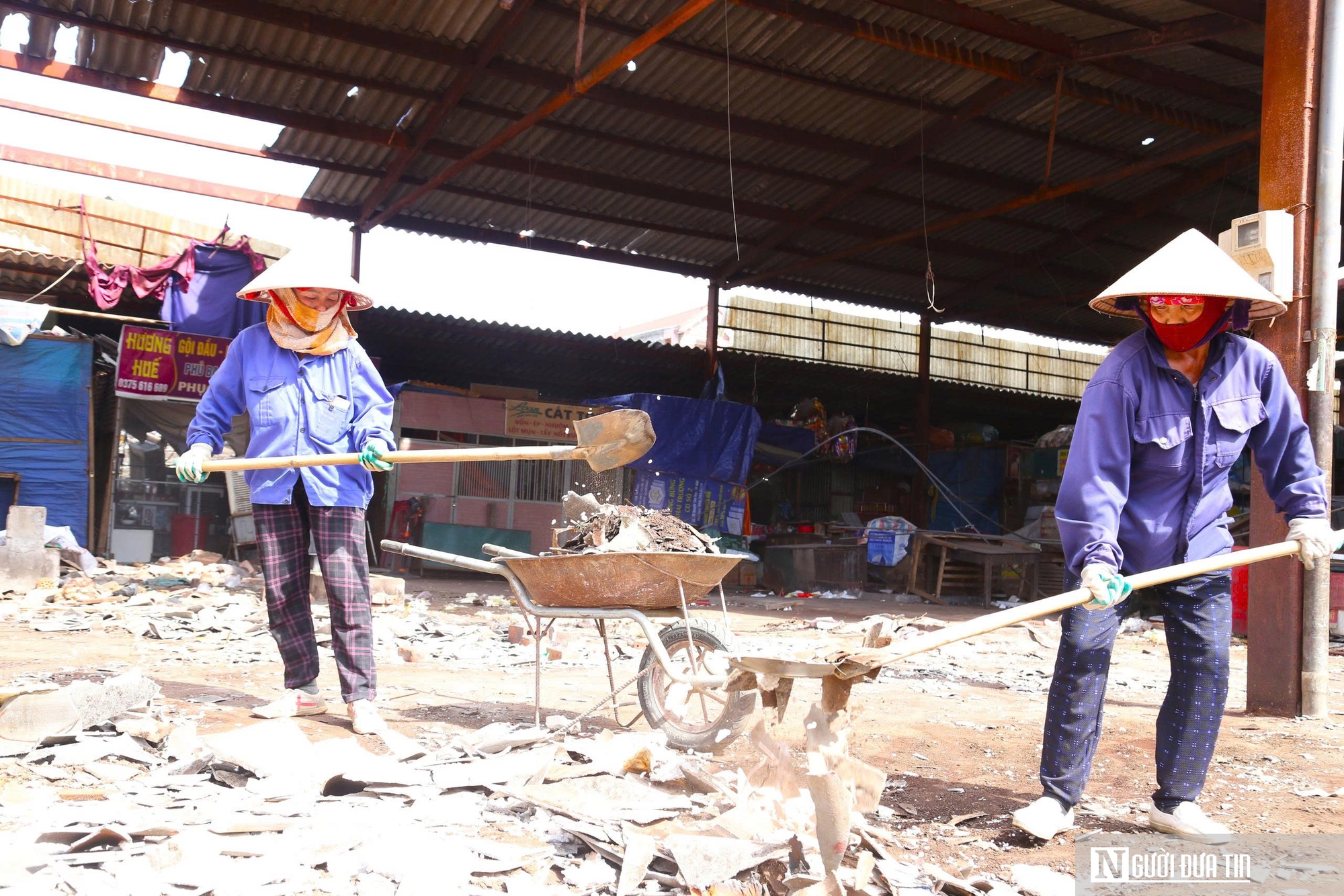 Cận cảnh khu đình ăn ở chợ hơn 30 năm tuổi đổ sập sau bão- Ảnh 3.