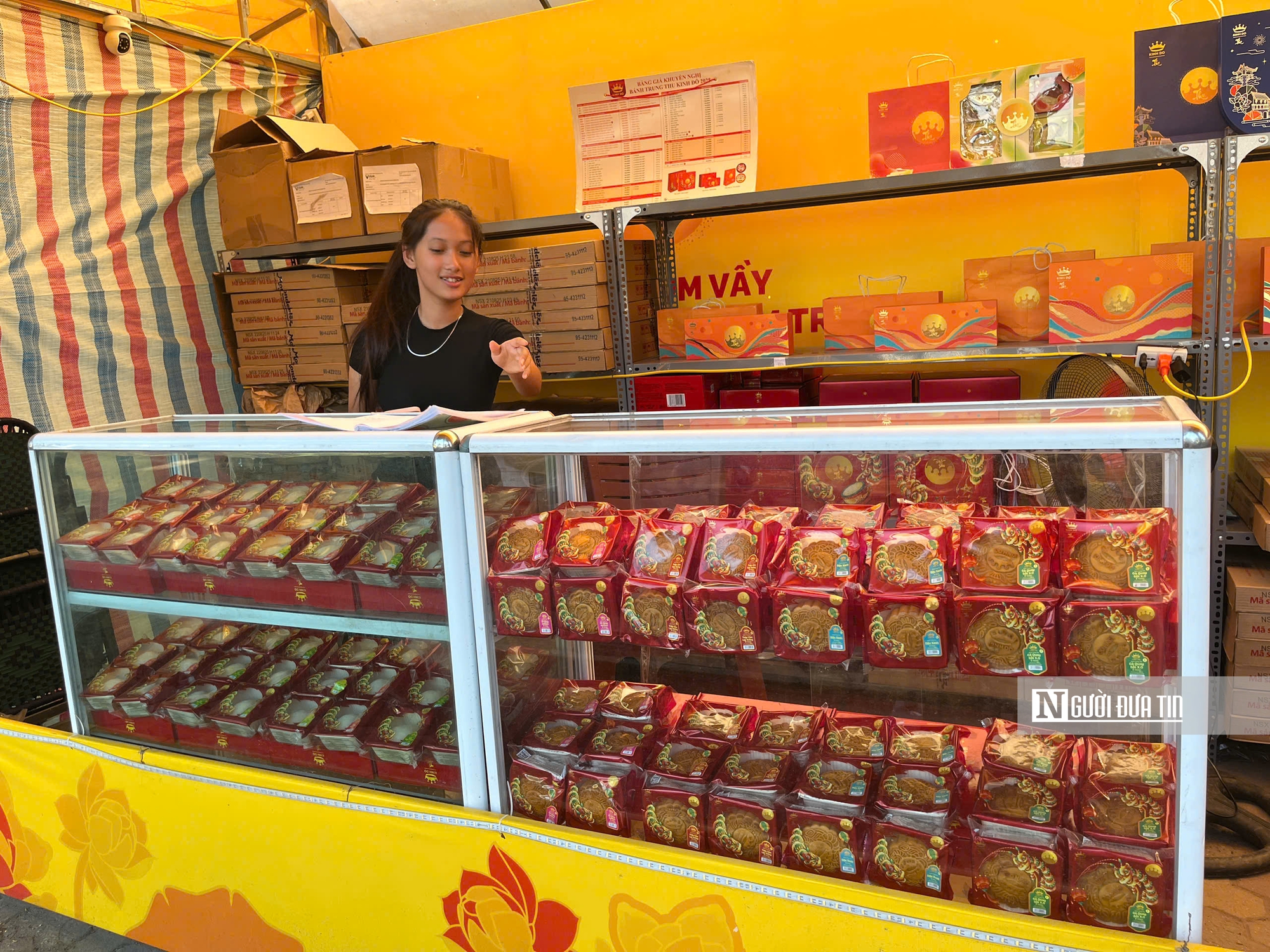 Bánh Trung thu xa xỉ tiền triệu "đổ bộ" thị trường - Ảnh 6. Bánh Trung thu xa xỉ tiền triệu "đổ bộ" thị trường - Ảnh 6.