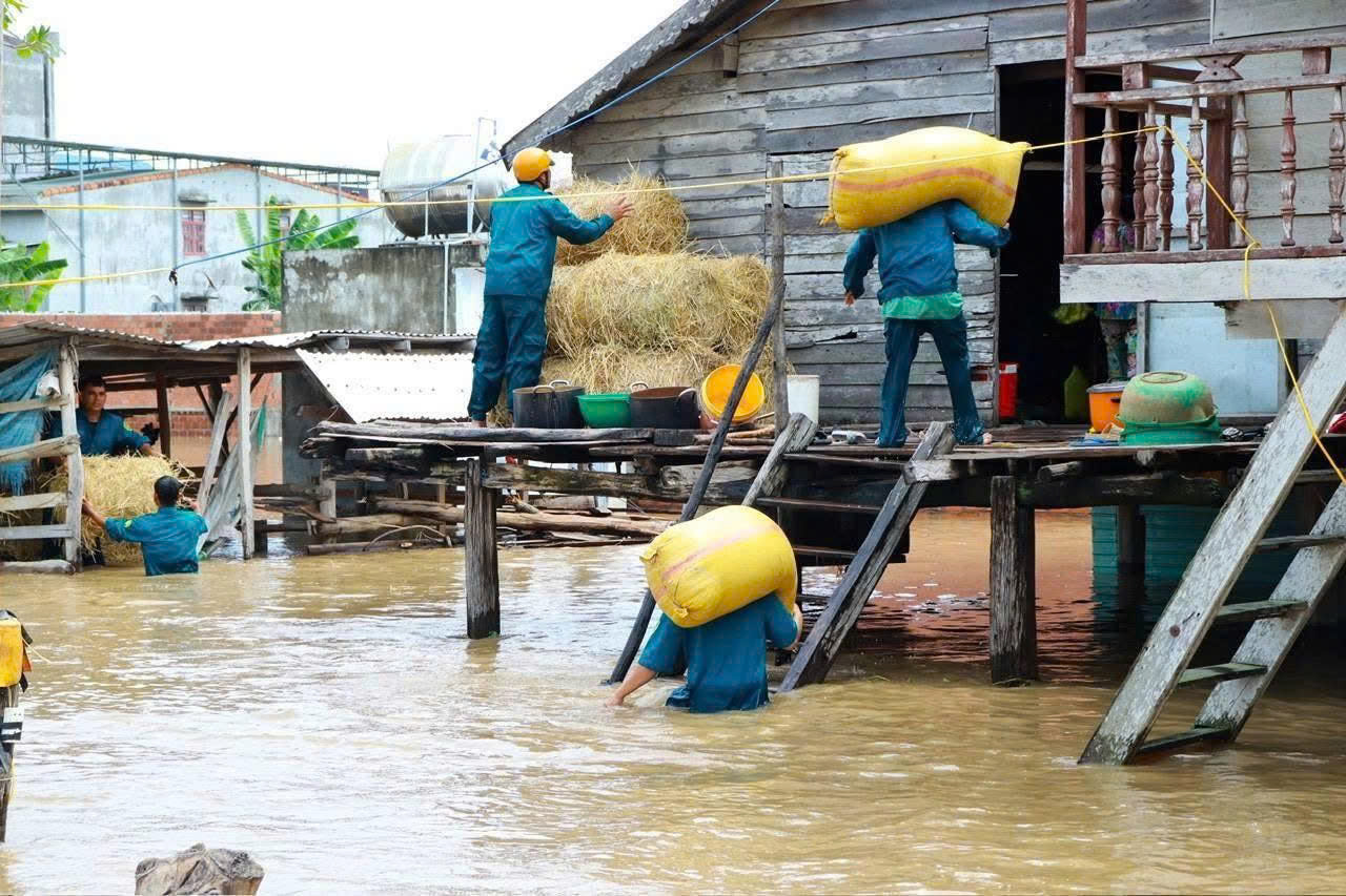 Nhóm thanh niên đi câu cá giữa sông Sê San, một người bị nước cuốn trôi- Ảnh 3. Nhóm thanh niên đi câu cá giữa sông Sê San, một người bị nước cuốn trôi- Ảnh 3.