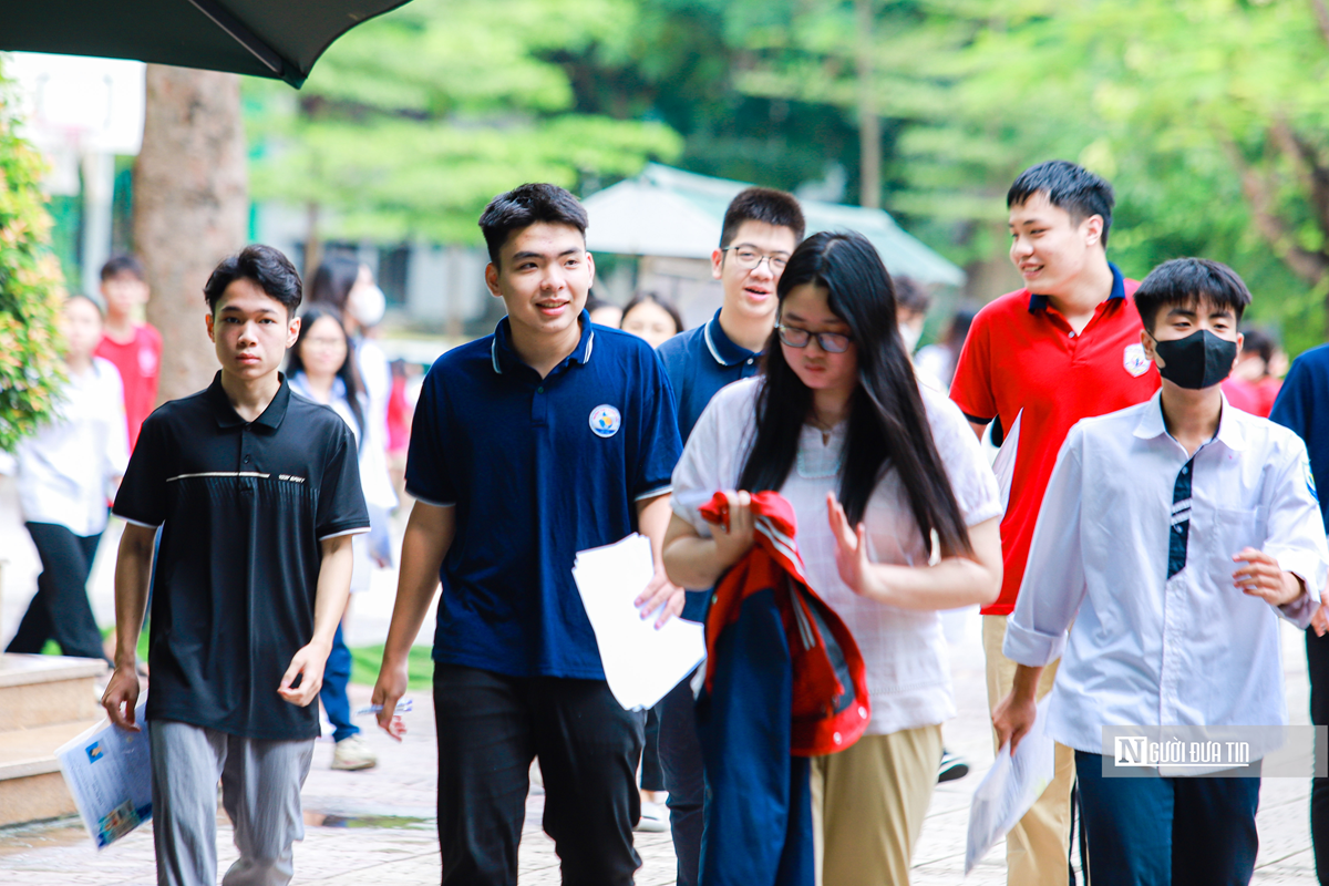 Tuyển sinh 2025: Hiện tượng "lạ" nhiều trường top, ngành hot "khát" sinh viên - Ảnh 1.