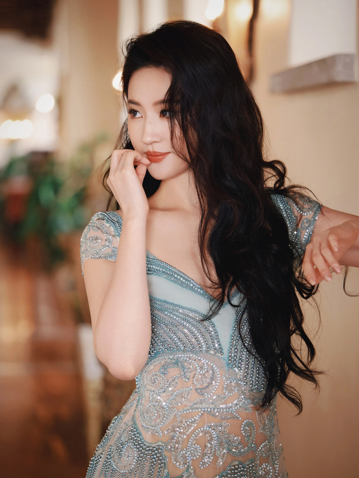 "Thần tiên tỷ tỷ" ở tuổi 38 có lối sống kín đáo, giản dị trong biệt thự xa hoa 16.700m2 - Ảnh 2.