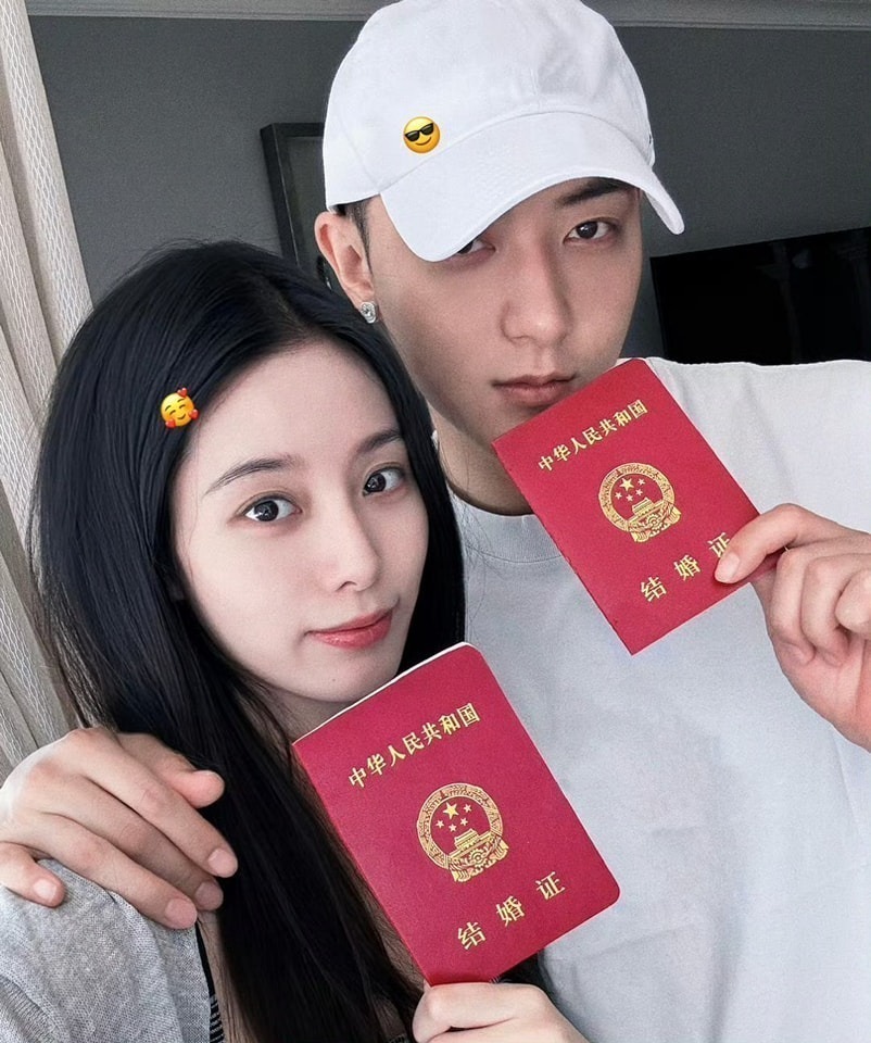 Lộ ảnh cưới của cặp đôi "chủ tịch - nàng thơ", nghi vấn "đám cưới thế kỷ" đang đến gần - Ảnh 4.