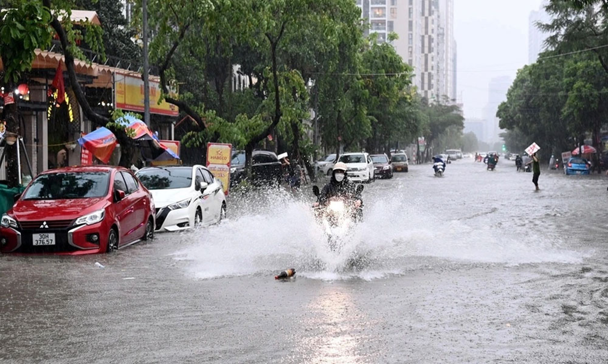 Dự báo thời tiết 12/9: Điểm danh những nơi có mưa rất to "sầm sập" - Ảnh 1.