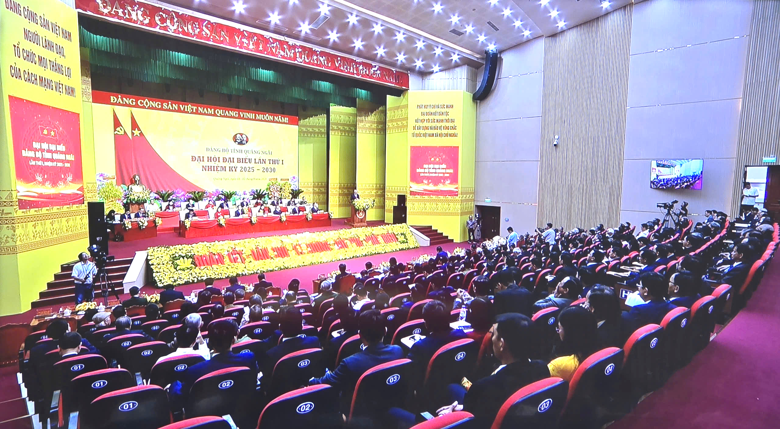 Phó Thủ tướng Nguyễn Hòa Bình: Cán bộ Quảng Ngãi phải dám nghĩ, dám làm, dám chịu trách nhiệm- Ảnh 2.