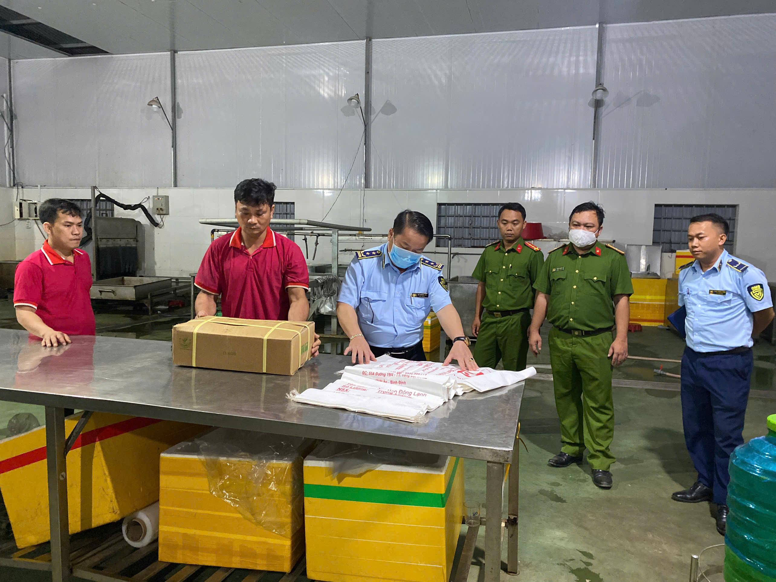 Vụ phát hiện 100 tấn thịt lợn không rõ nguồn gốc ở Gia Lai: Xử phạt hành chính 90 triệu đồng- Ảnh 1.
