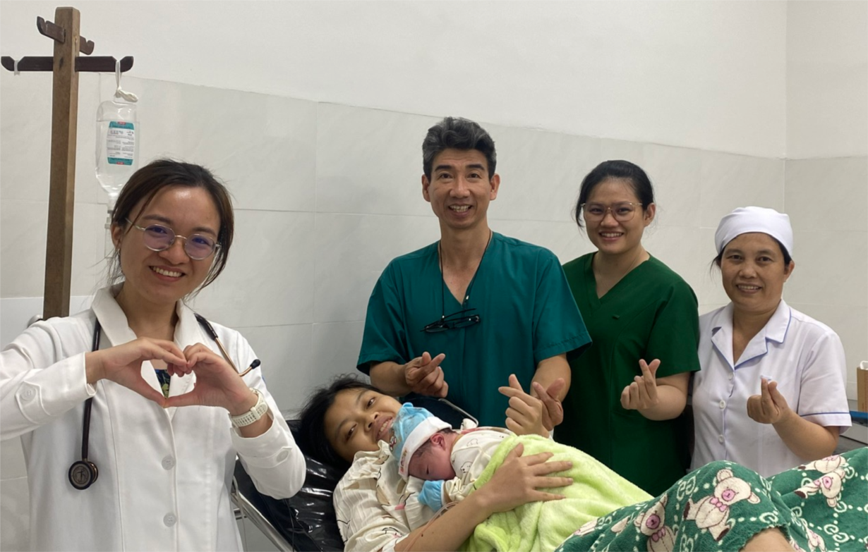 Niềm vui vỡ òa sản phụ sinh con an toàn ngay tại trung tâm y tế Quân dân Côn Đảo - Ảnh 1.