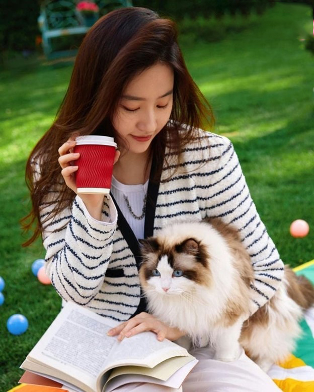 "Thần tiên tỷ tỷ" ở tuổi 38 có lối sống kín đáo, giản dị trong biệt thự xa hoa 16.700m2 - Ảnh 12.