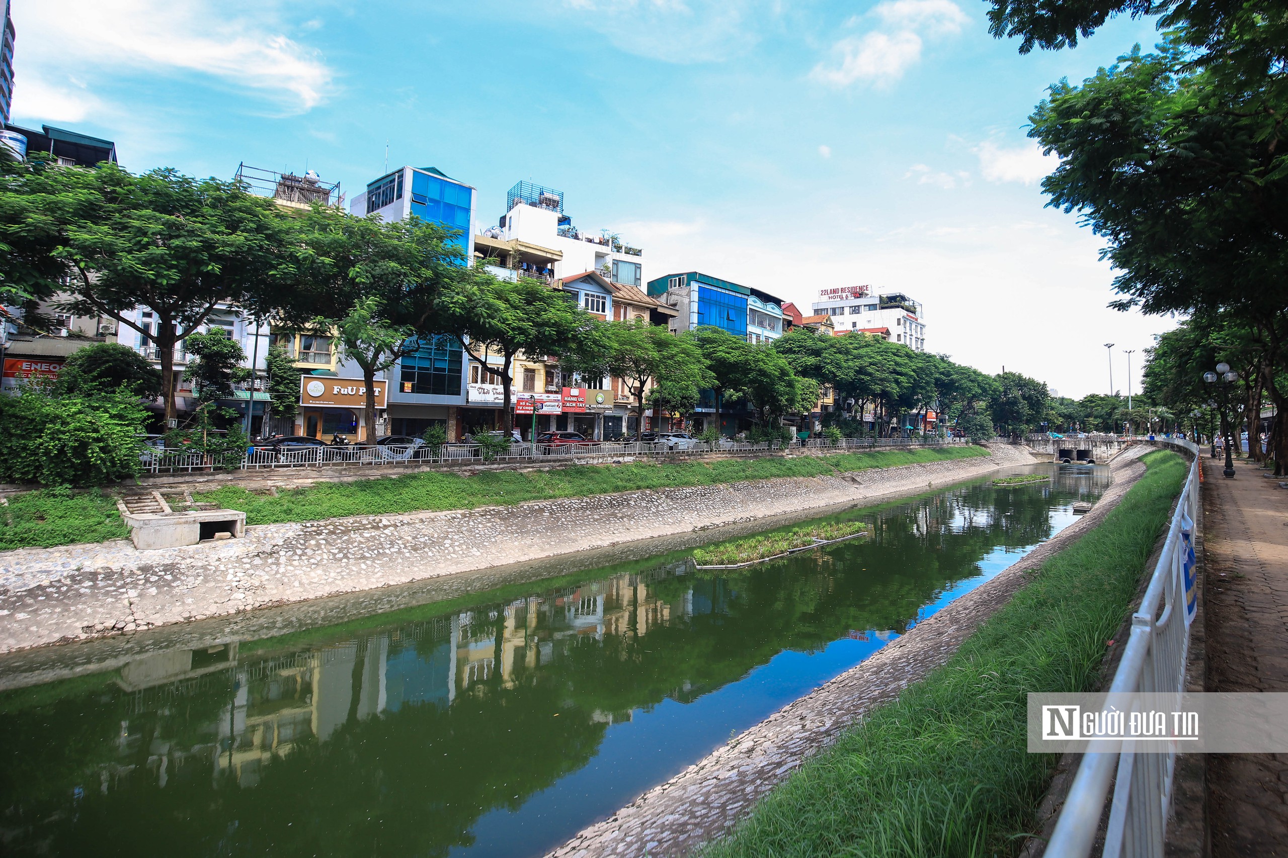 Hiếm thấy: Sông Tô Lịch xanh ngắt, từng đàn cá tung tăng bơi lội- Ảnh 18.