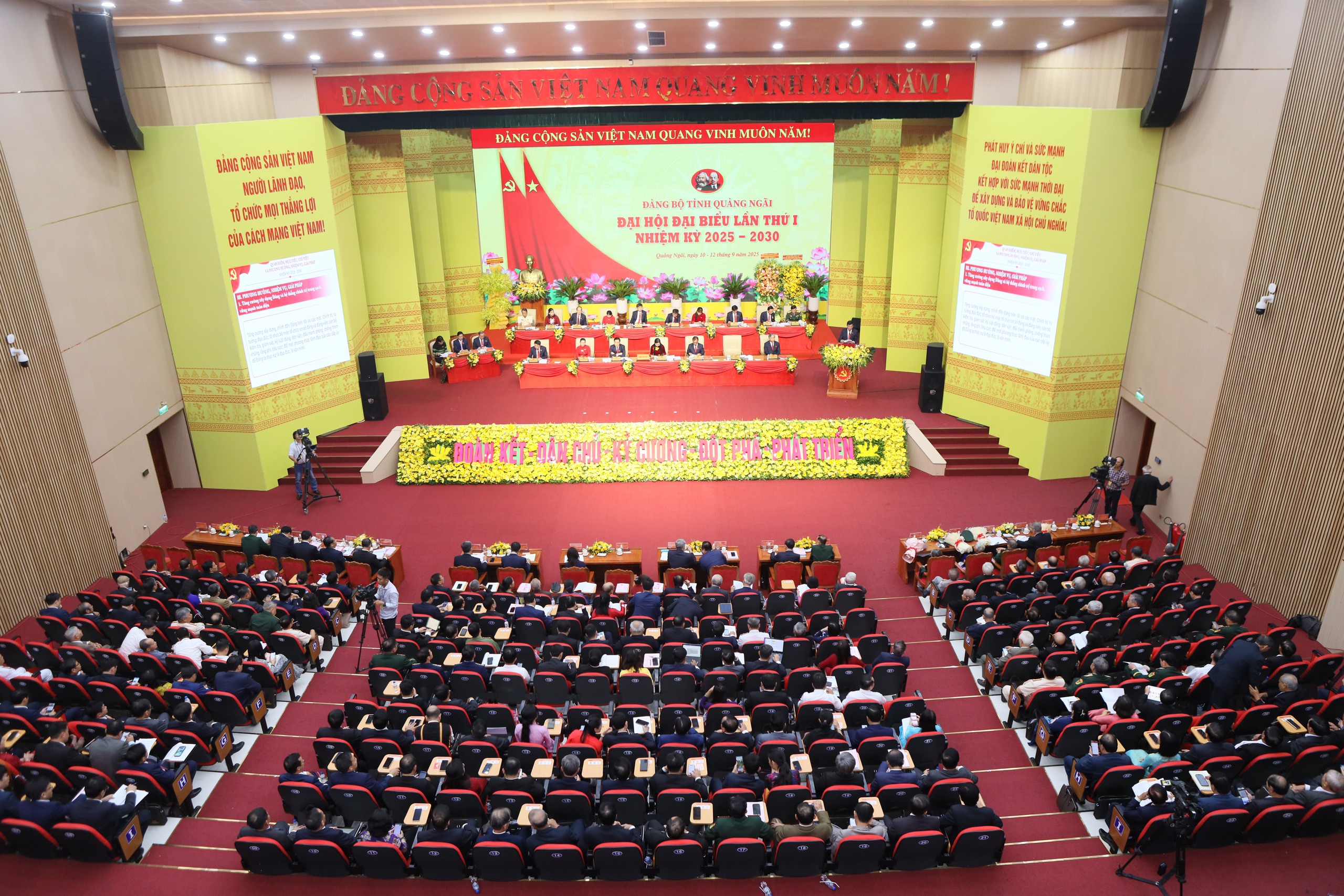 Quảng Ngãi đặt mục tiêu đổi mới phong cách lãnh đạo, đẩy mạnh cải cách hành chính- Ảnh 3. Quảng Ngãi đặt mục tiêu đổi mới phong cách lãnh đạo, đẩy mạnh cải cách hành chính- Ảnh 3.