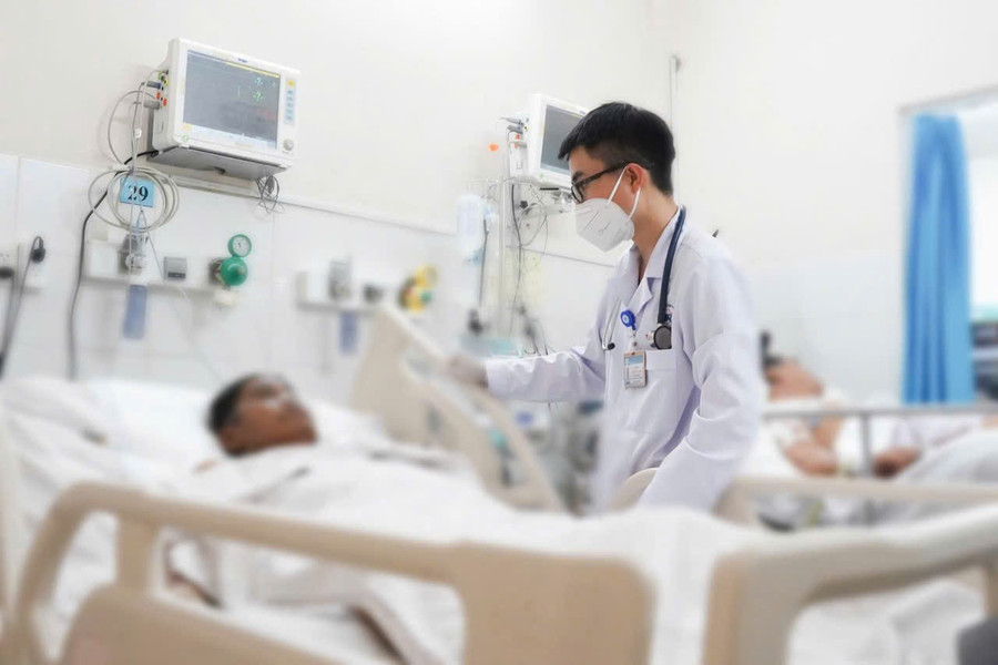 Đi làm ruộng về, người đàn ông 50 tuổi phải nhập viện vì chân trái bất ngờ sưng đau, tím tái - Ảnh 1.