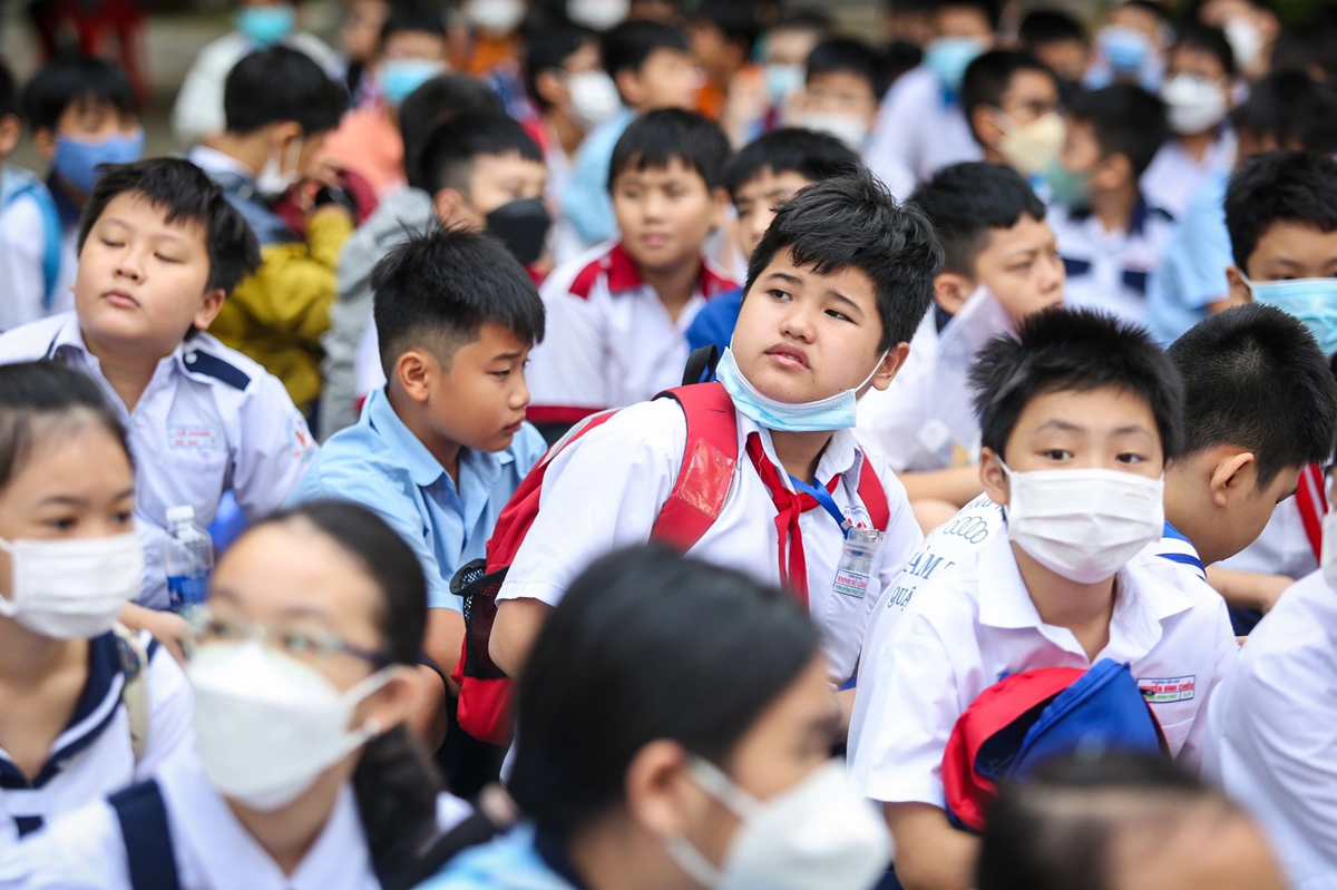Tp.HCM quy định không tan học trước 16h - Ảnh 1.