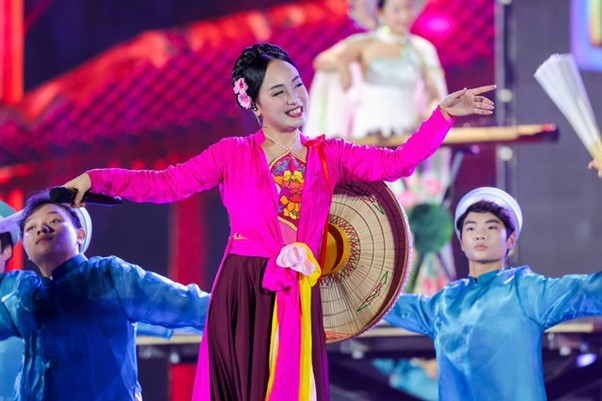 Nữ NSND tài sắc vẹn toàn, vừa lên chức Giám đốc nhà hát Chèo Hà Nội, hạnh phúc bên chồng là lãnh đạo - Ảnh 2.