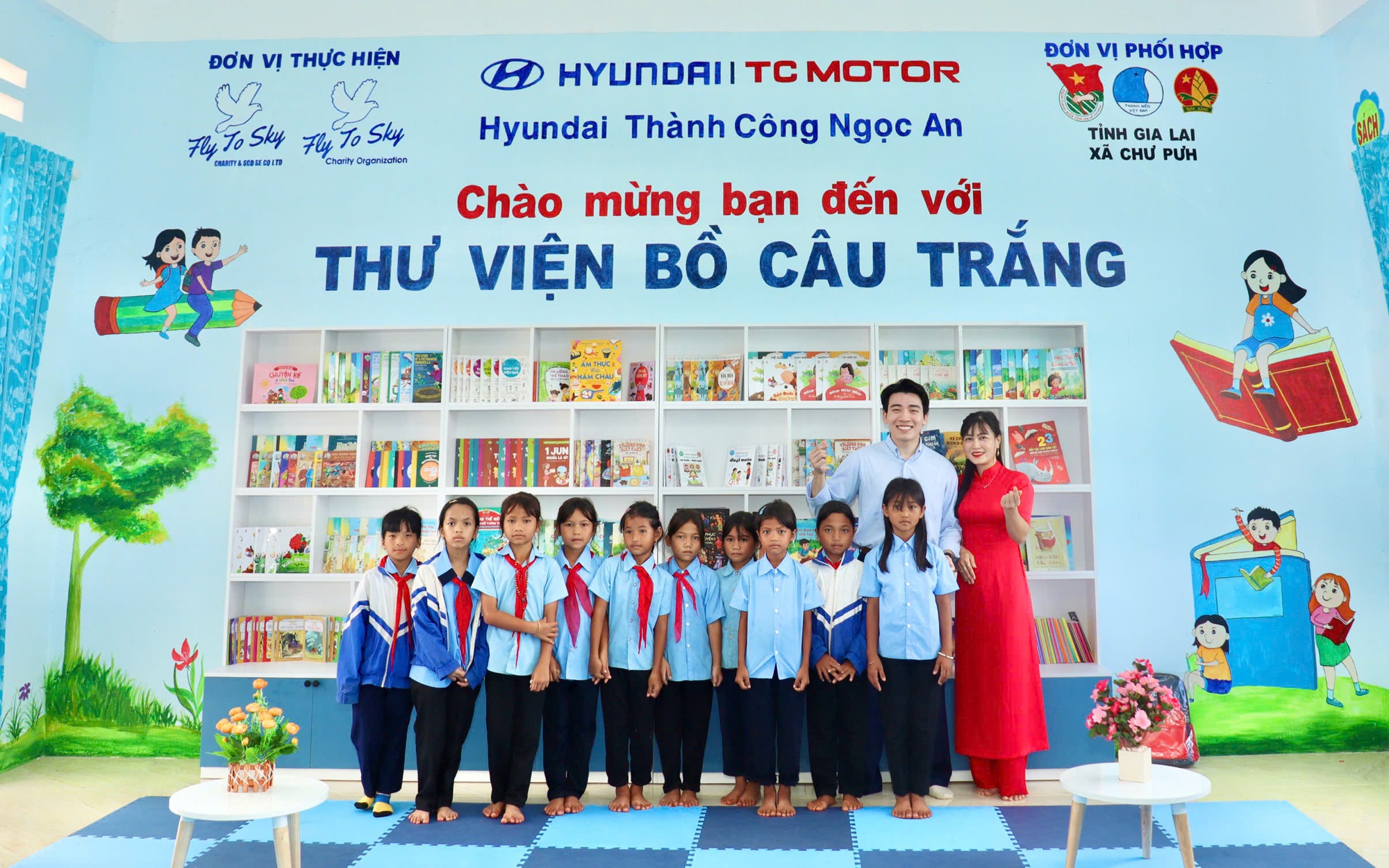 Công an xã Ia Pa trao tặng quà cho gia đình khó khăn và học bổng cho học sinh vượt khó- Ảnh 3.