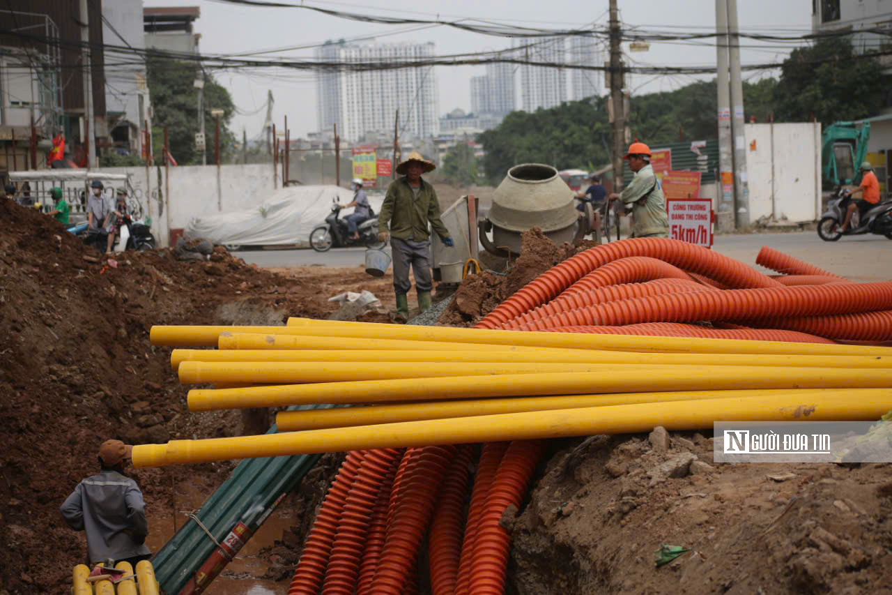 Hà Nội: Di chuyển hệ thống điện, nước, viễn thông phục vụ thi công đường Vành đai 2,5- Ảnh 6. Hà Nội: Di chuyển hệ thống điện, nước, viễn thông phục vụ thi công đường Vành đai 2,5- Ảnh 6.