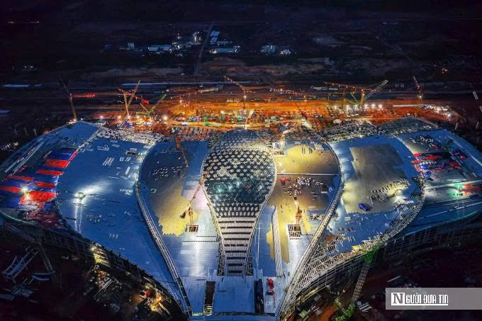 Lắp hệ thống đèn lề, đèn tiếp cận đường băng số 1 Sân bay Long Thành phục vụ bay hiệu chuẩn - Ảnh 3.