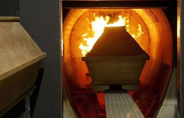 Người phụ nữ 52 tuổi được cho là đã chết, gia đình đưa đi hoả táng thì điều "lạ" xảy ra - Ảnh 1.