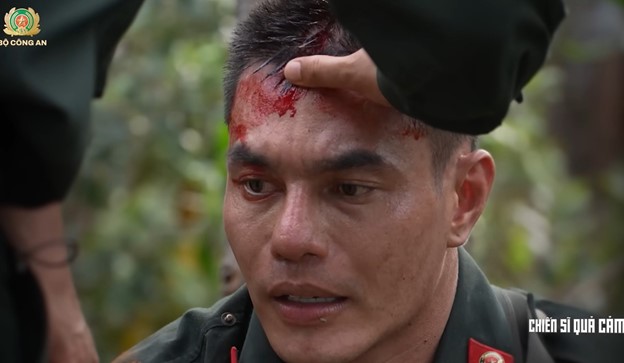 "Chiến sĩ quả cảm": Lê Dương Bảo Lâm gặp chấn thương, Binz mất điều khiển nặng - Ảnh 1.