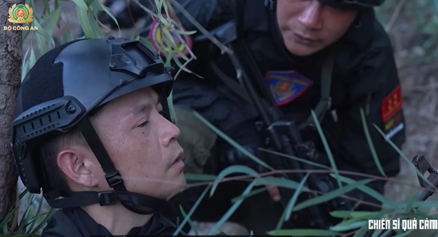 "Chiến sĩ quả cảm": Lê Dương Bảo Lâm gặp chấn thương, Binz mất điều khiển nặng - Ảnh 3.