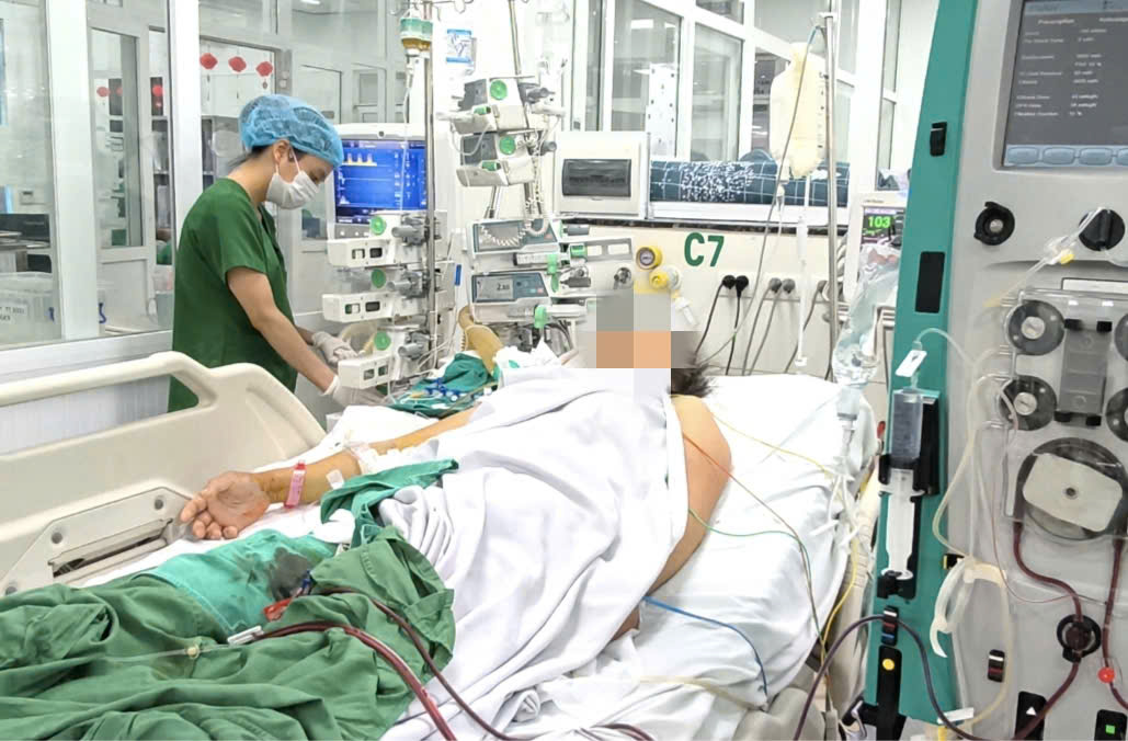 Sốt xuất huyết bùng phát, người lớn, người cao tuổi liên tục nhập viện- Ảnh 2. Sốt xuất huyết bùng phát, người lớn, người cao tuổi liên tục nhập viện- Ảnh 2.
