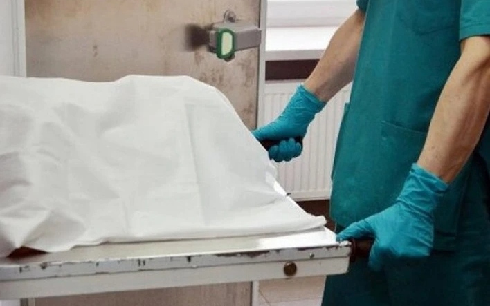 Người đàn ông mù suốt 20 năm bất ngờ nhìn lại được sau khi cấy răng vào mắt - Ảnh 2.