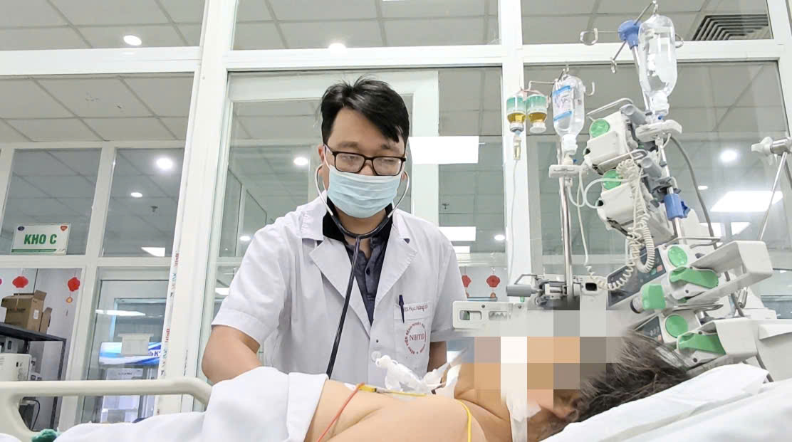 Sốt xuất huyết bùng phát, người lớn, người cao tuổi liên tục nhập viện- Ảnh 1. Sốt xuất huyết bùng phát, người lớn, người cao tuổi liên tục nhập viện- Ảnh 1.