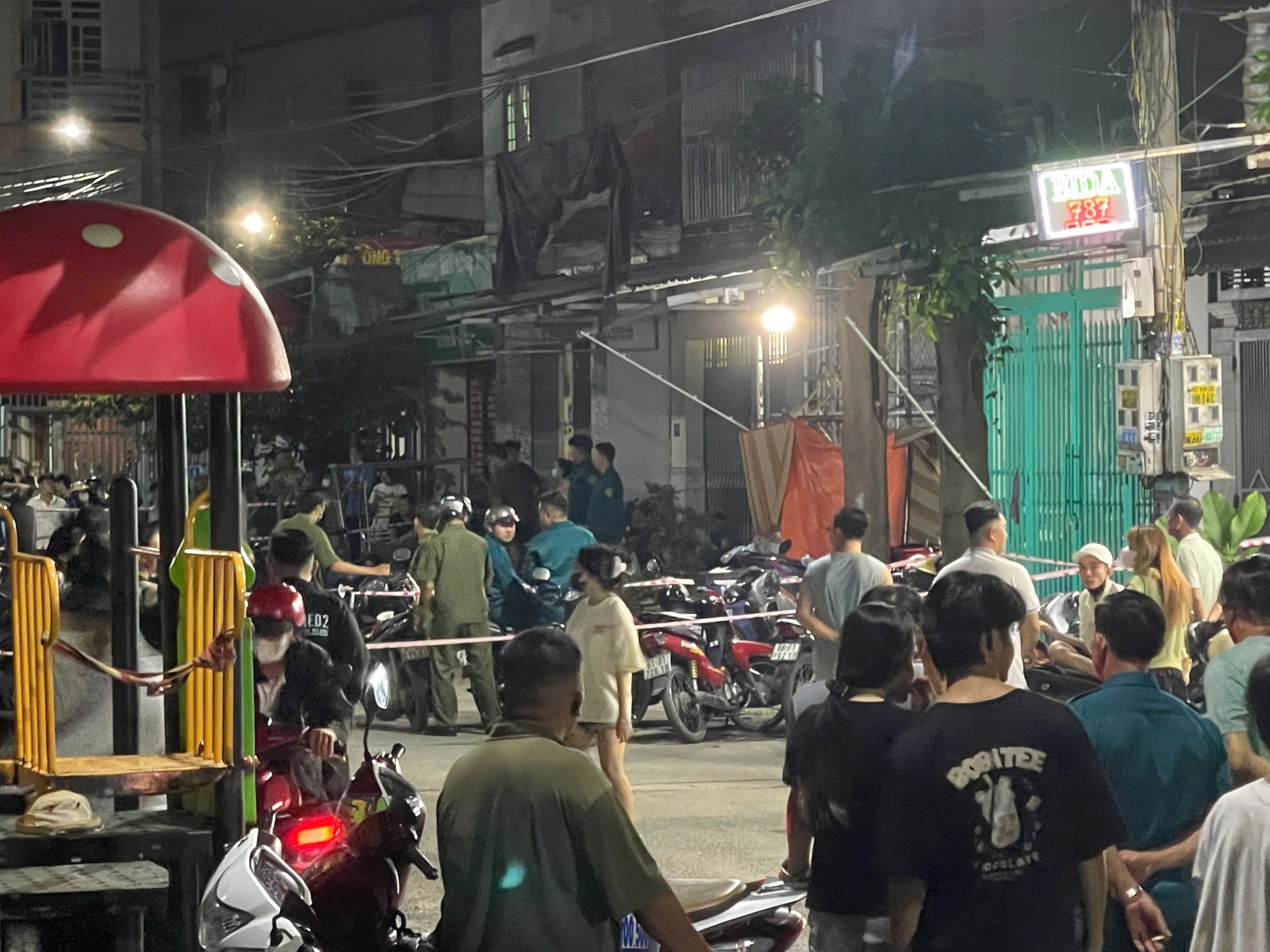 Thông tin mới vụ 2 vợ chồng tử vong trước cổng trọ- Ảnh 1.