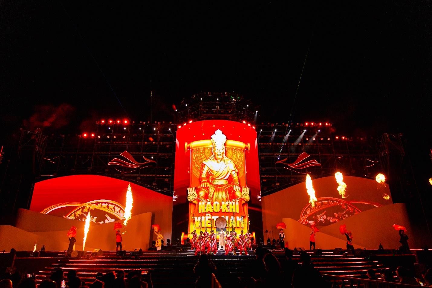 Hàng ngàn khán giả hòa trong không gian văn hóa nghệ thuật đỉnh cao cùng La Tiên Show – The Cội - Ảnh 5.
