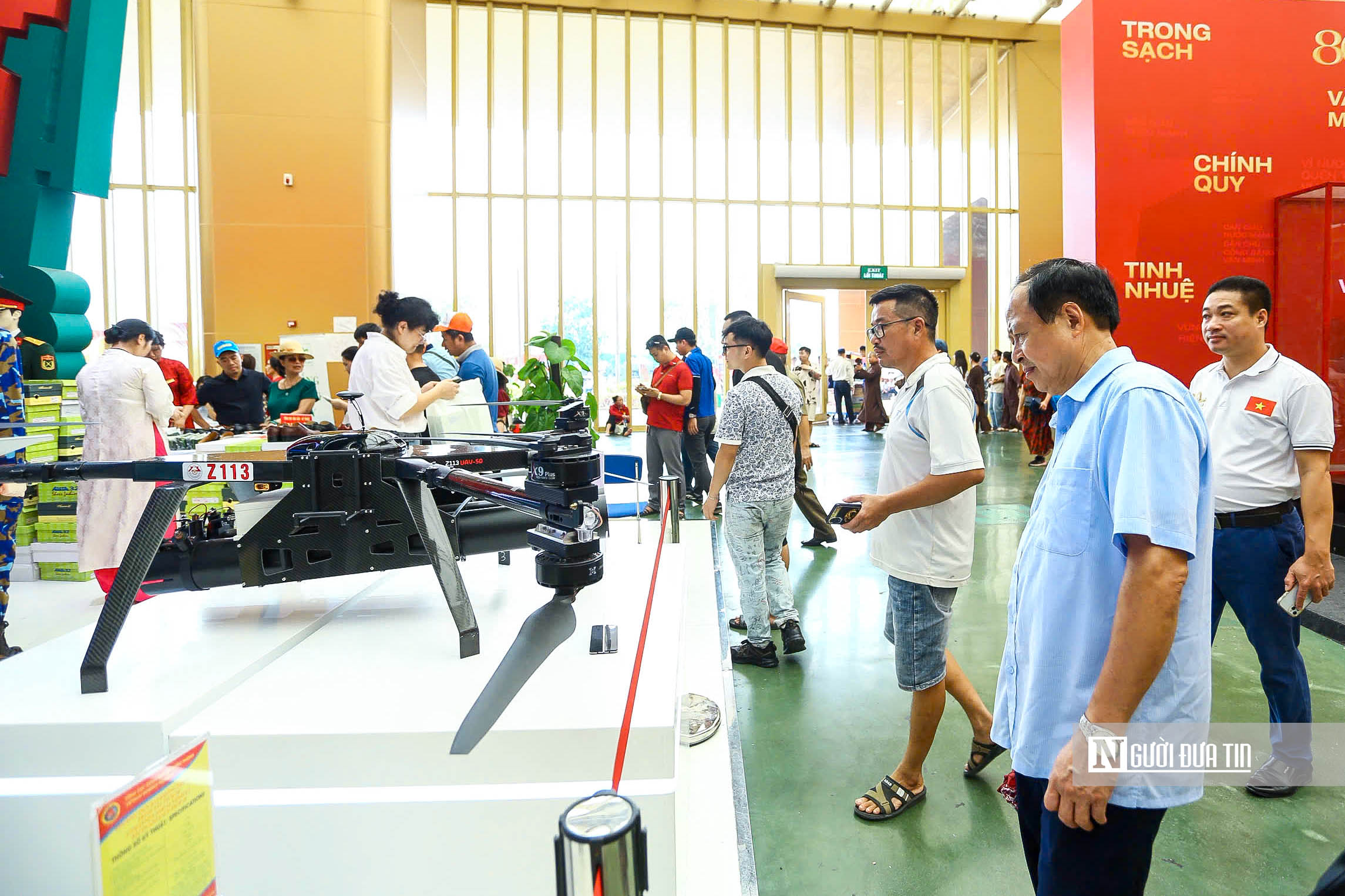 Hàng nghìn người dân đổ về triển lãm thành tựu đất nước trong ngày cuối cùng mở cửa - Ảnh 9.