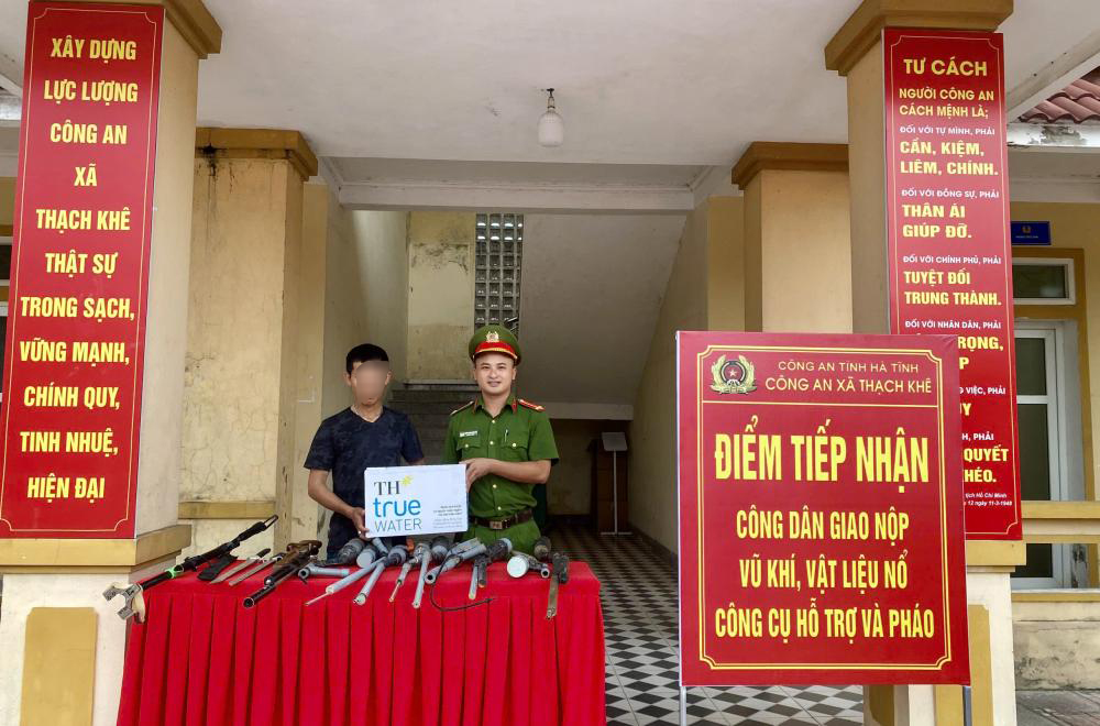 Hà Tĩnh: Phát huy hiệu quả công tác vận động người dân tự nguyện giao nộp vũ khí - Ảnh 2.