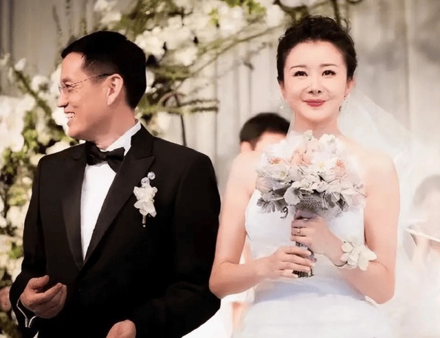 "Đệ nhất mỹ nhân cổ trang": Tuyên bố ly hôn, từng đưa con đi xét nghiệm ADN vì bị chồng chối bỏ - Ảnh 2.