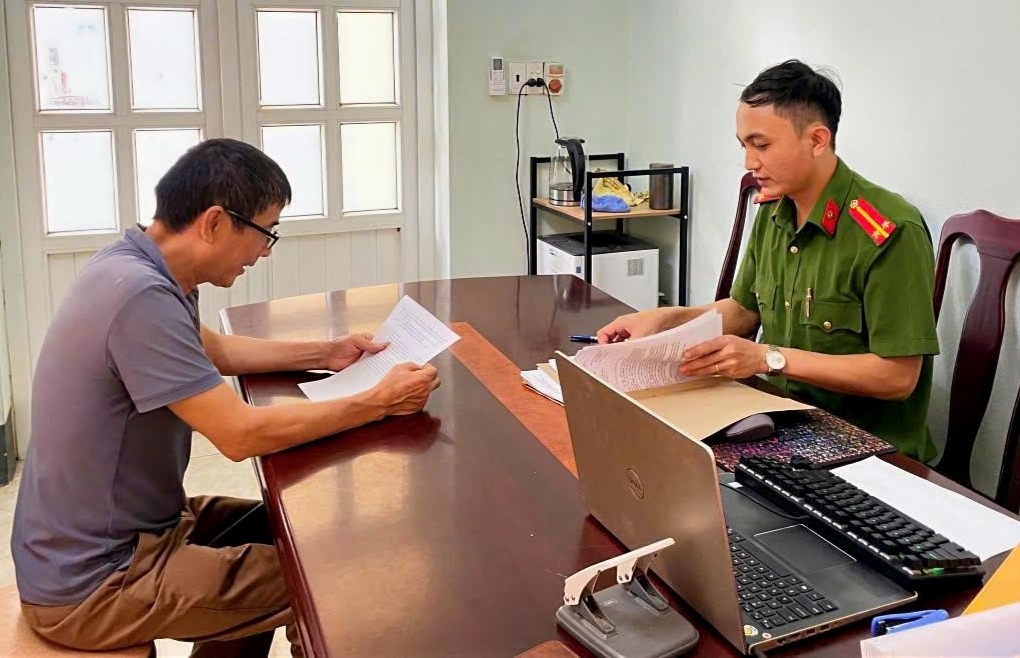Bình luận vô căn cứ trên Facebook, người đàn ông bị phạt 10 triệu đồng - Ảnh 1.