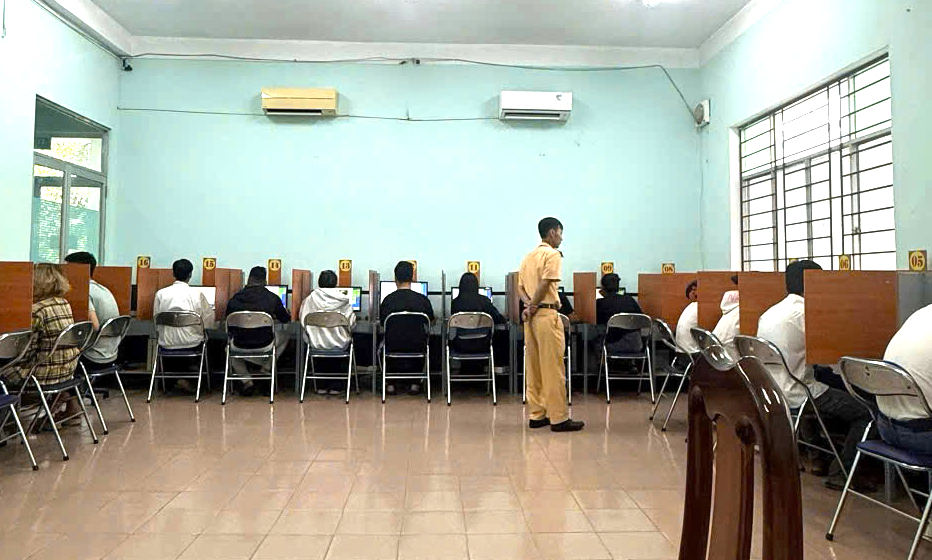 Vượt khó để phục vụ nhân dân trong công tác sát hạch, cấp giấy phép lái xe tại Đà Nẵng- Ảnh 2.