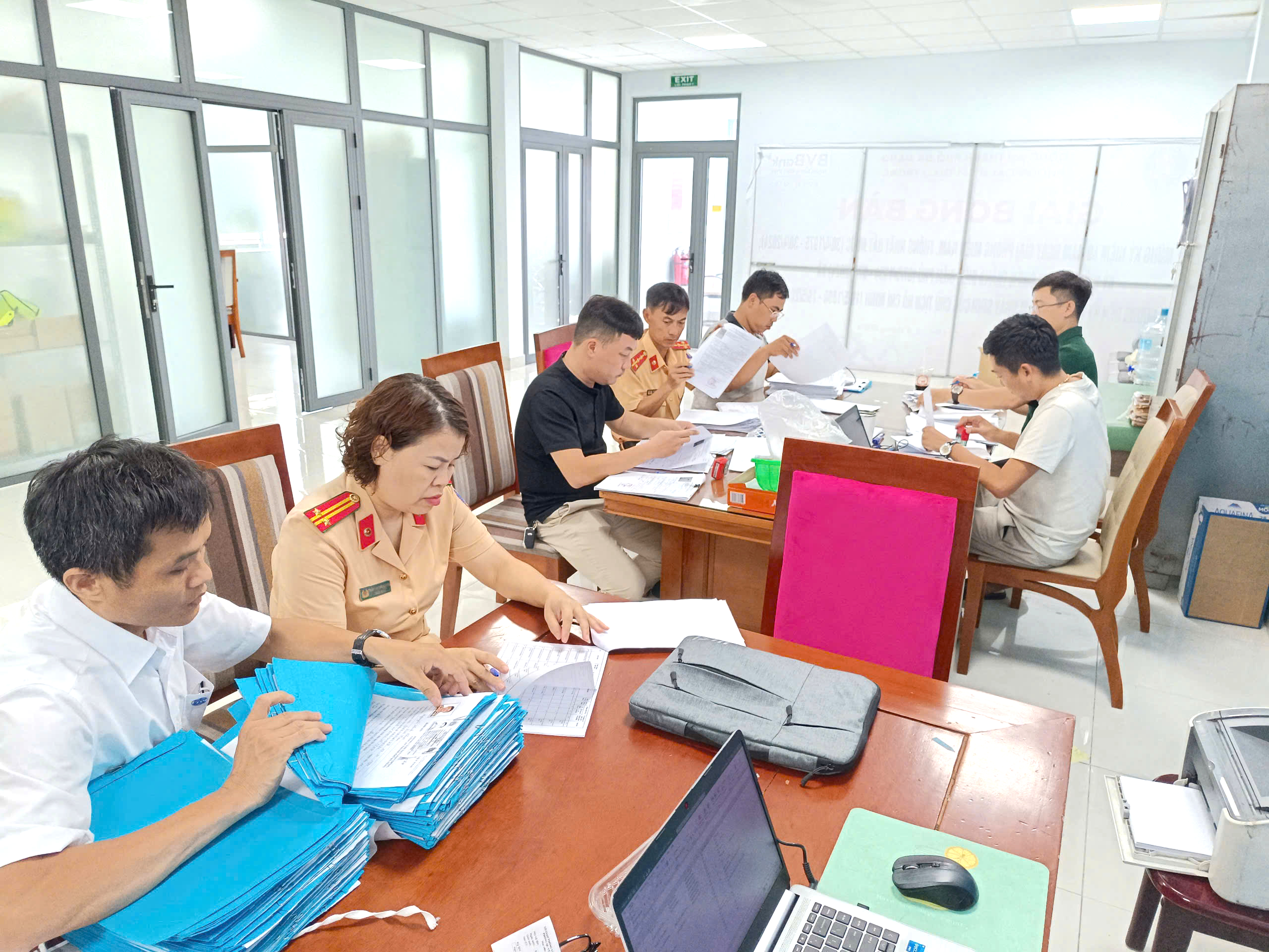 Vượt khó để phục vụ nhân dân trong công tác sát hạch, cấp giấy phép lái xe tại Đà Nẵng- Ảnh 3.