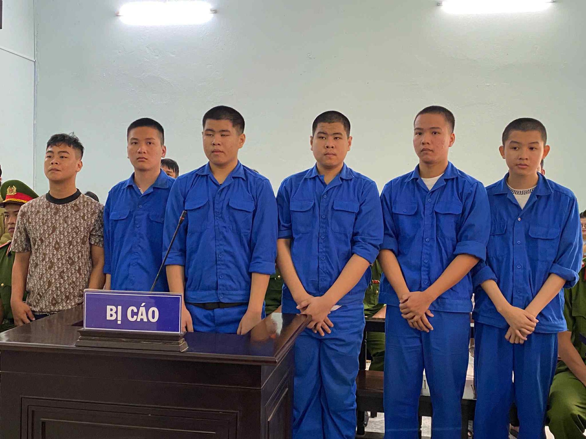 Gây ra 5 vụ cướp tài sản trong đêm, 6 nam thanh lĩnh án- Ảnh 1.
